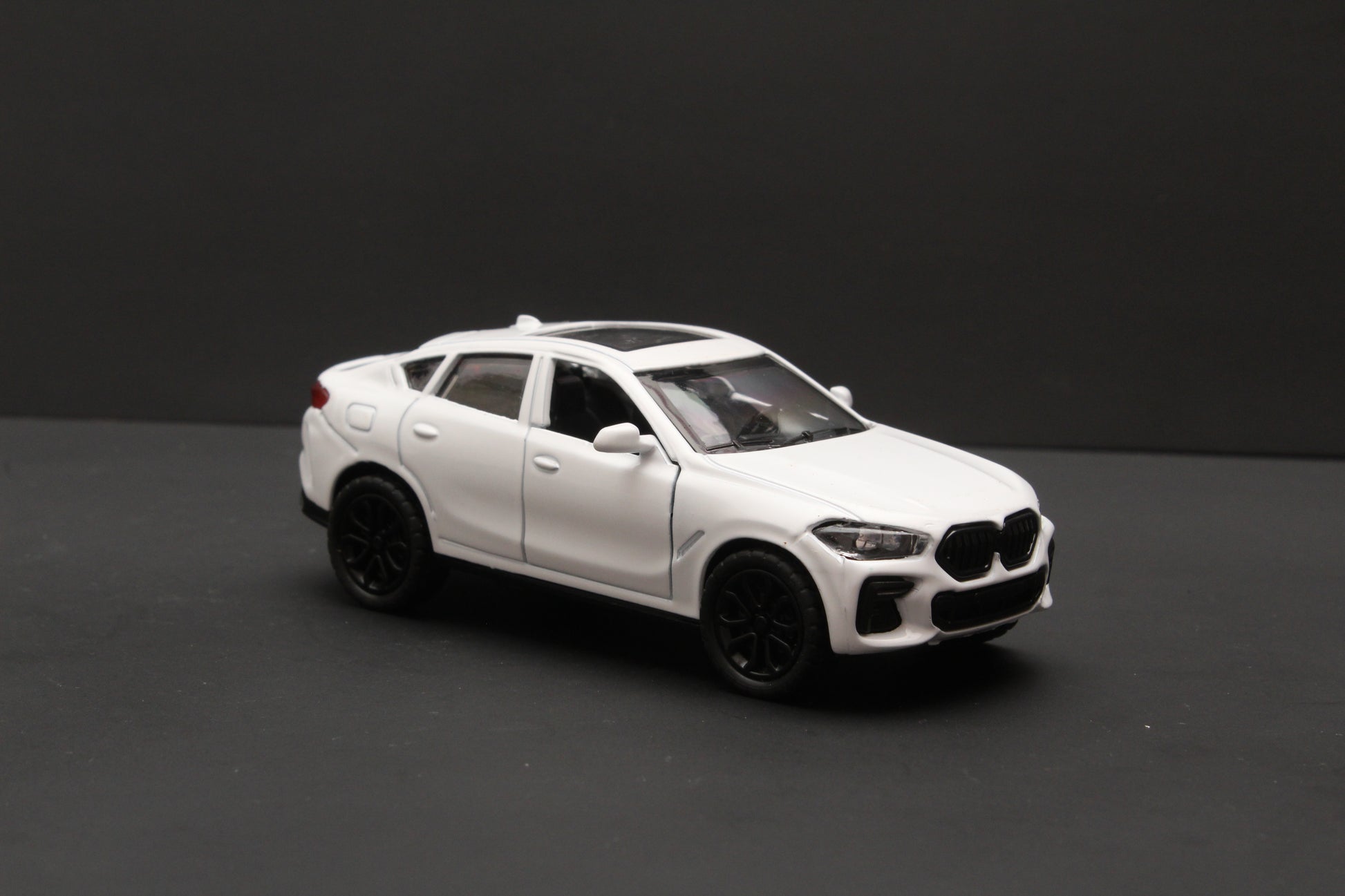 1:43 Bmw  Diecast White -  Kunju Vandi  
