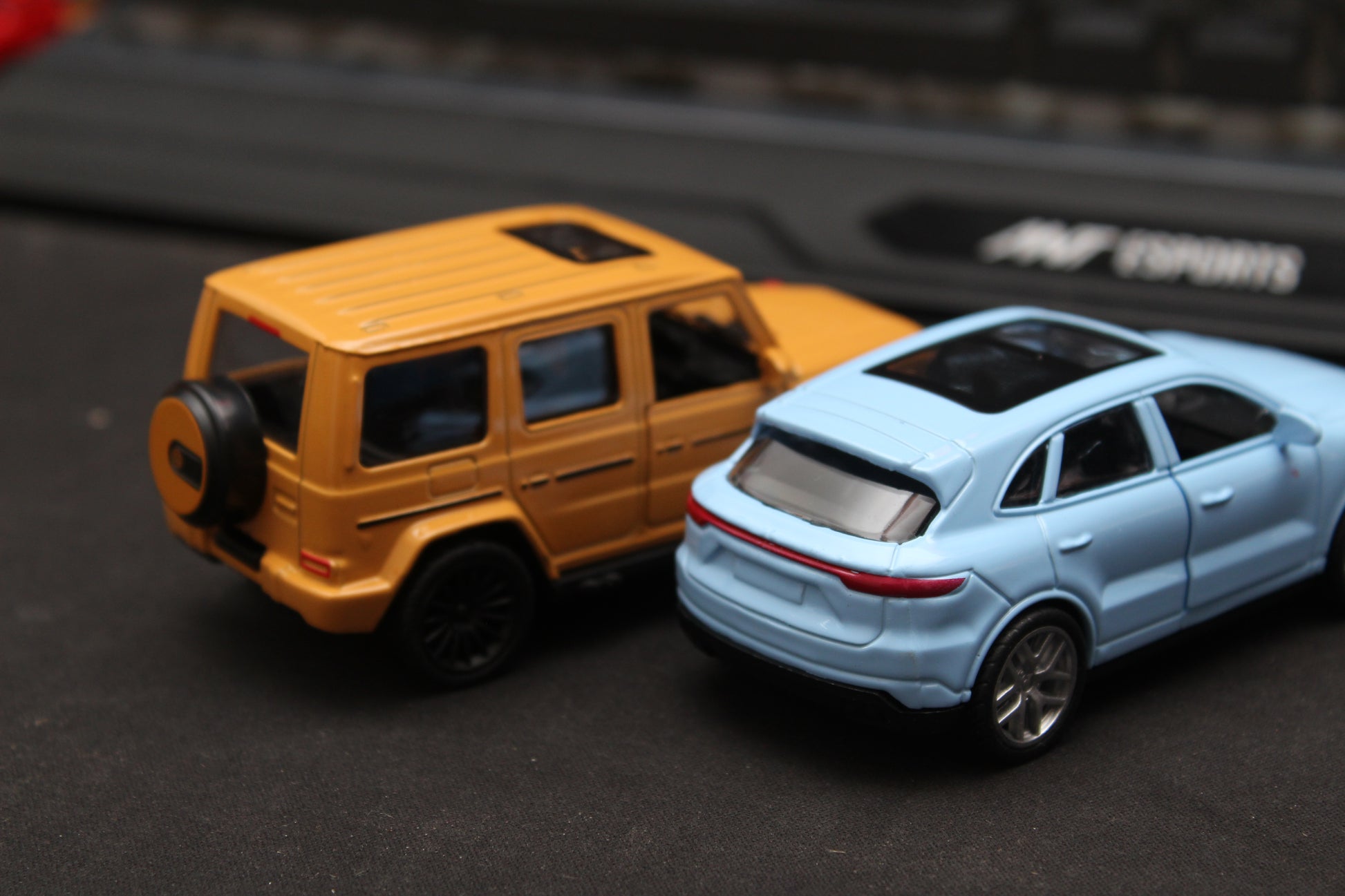 1:43 Gwagon , Porsche  Diecast Combo -  Kunju Vandi  