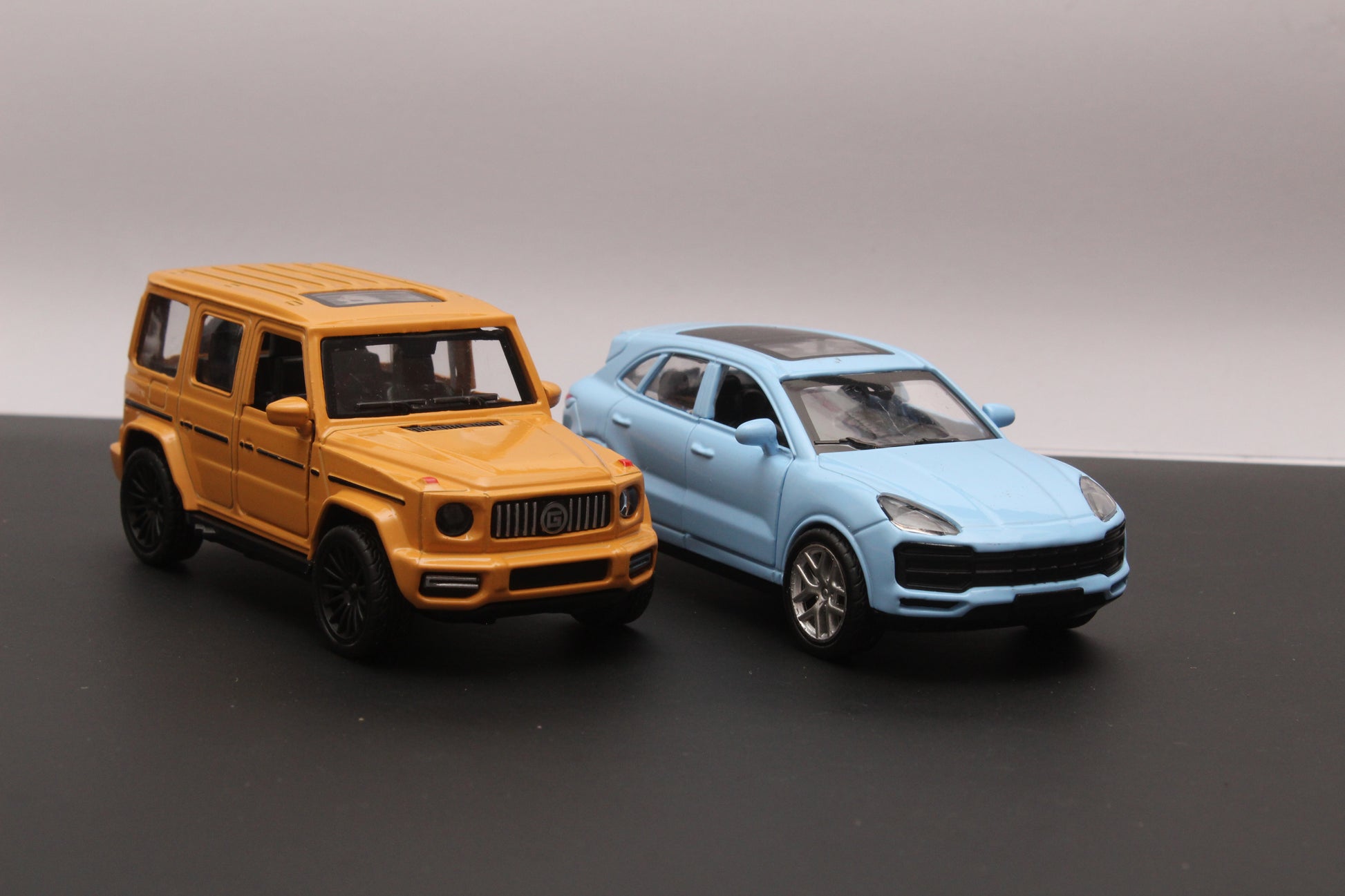 1:43 Gwagon , Porsche Diecast Combo -  Kunju Vandi  