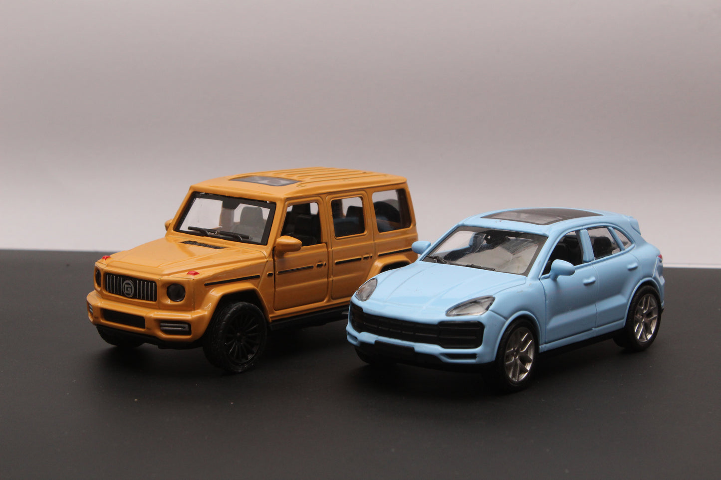 1:43 Gwagon , Porsche Diecast Combo -  Kunju Vandi  