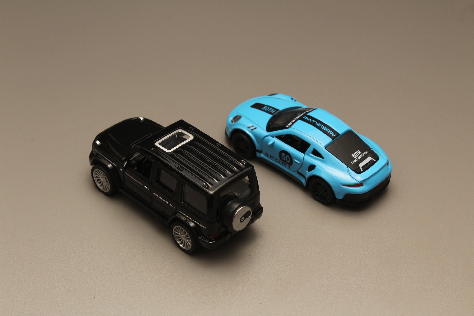 1:43 Gwagon, Porsche Diecast Combo -  Kunju Vandi  