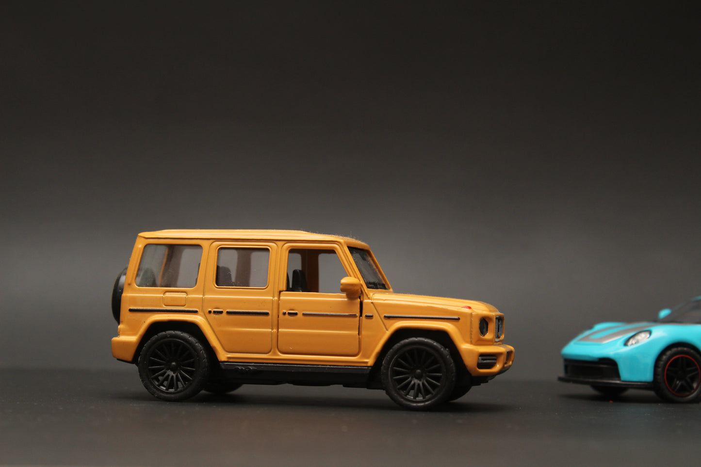 1:43 Gwagon, Porsche Diecast Combo -  Kunju Vandi  