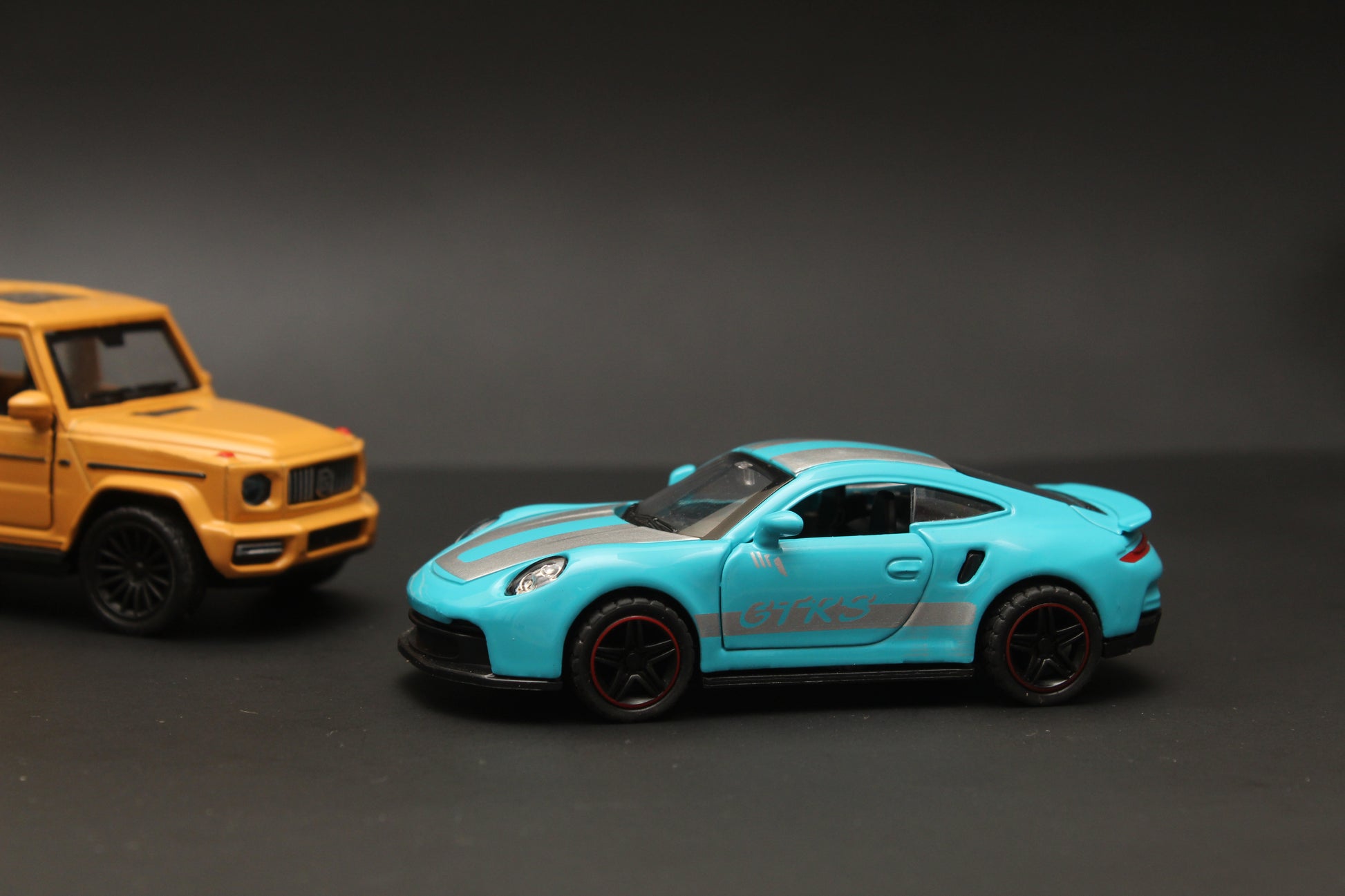 1:43 Gwagon, Porsche Diecast Combo -  Kunju Vandi  