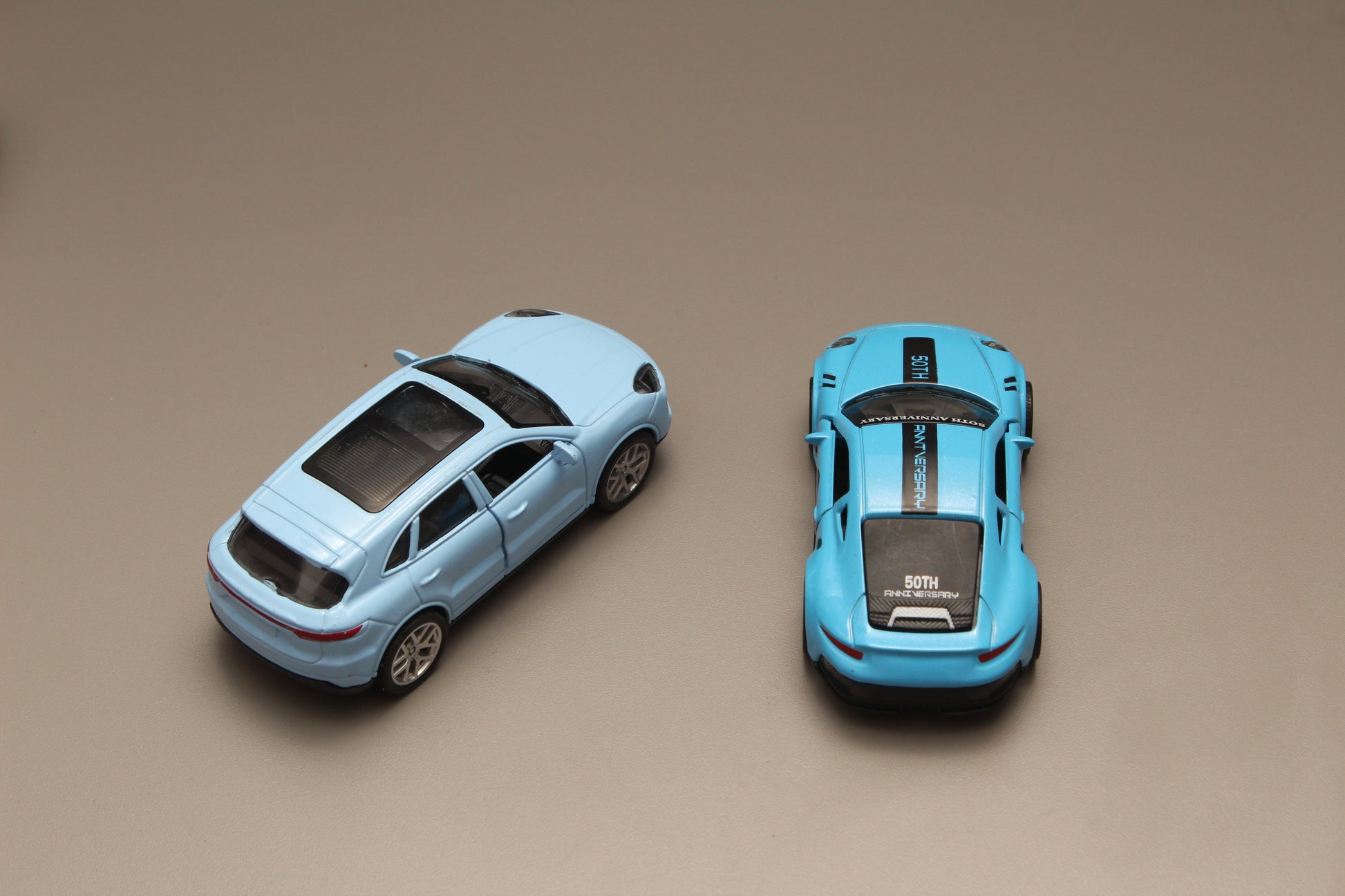 1:43 Porsche diecast Combo -  Kunju Vandi  