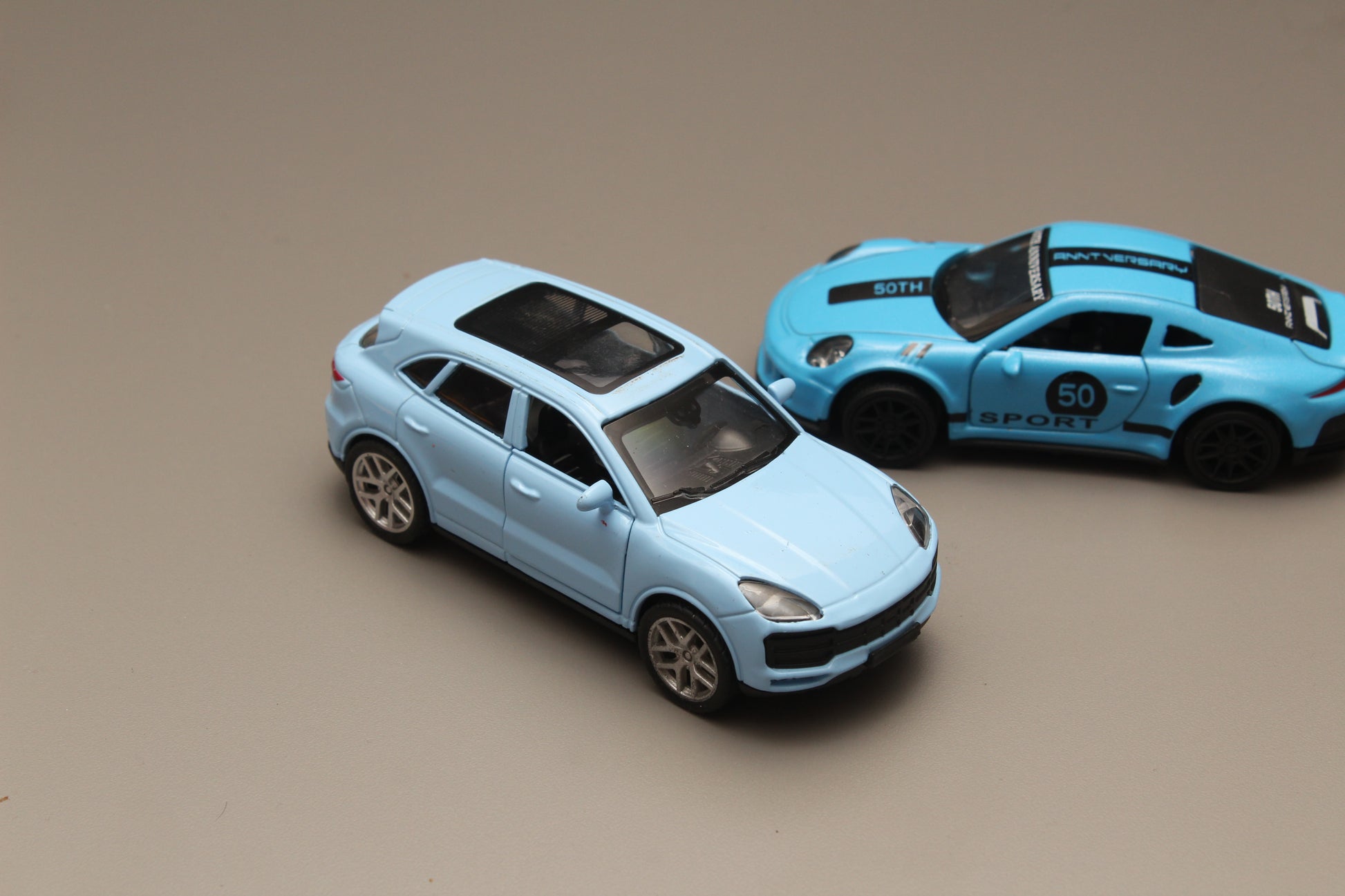 1:43 Porsche diecast Combo -  Kunju Vandi  