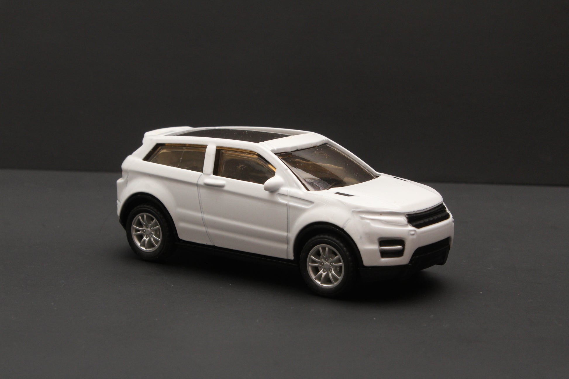 1:43 Range Rover Diecast White -  Kunju Vandi  
