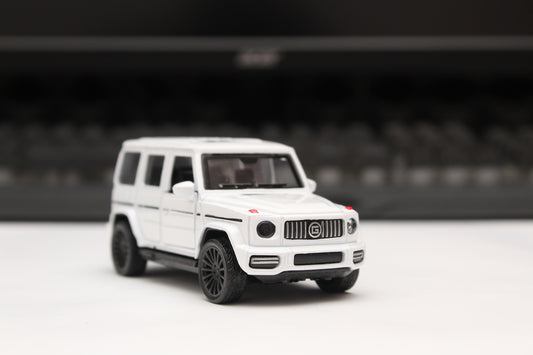 1:43 Gwagon White Diecast