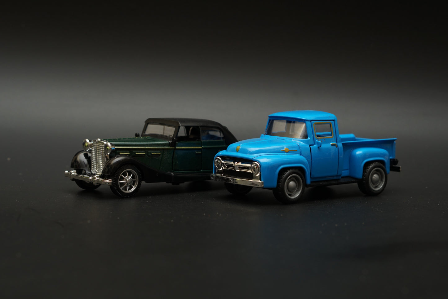 Ford Pickup Truck , 1932 Horch Diecast Combo (Green,Blue)