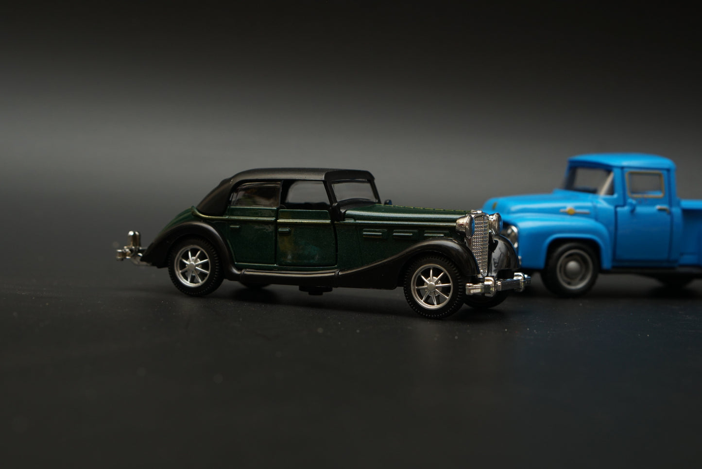 Ford Pickup Truck , 1932 Horch Diecast Combo (Green,Blue)
