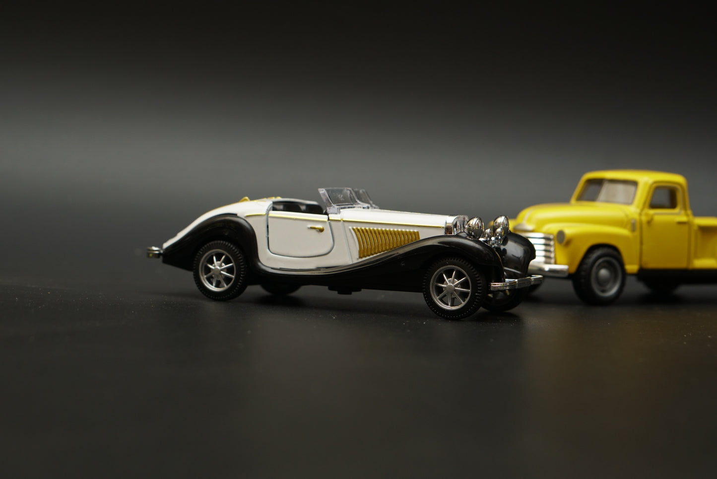 Chevy Pickup , Benz 500k Diecast Combo (Yellow,White)