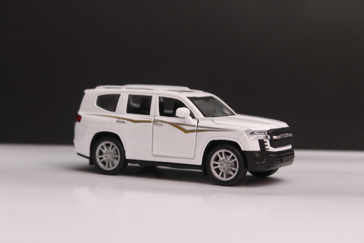 1:36 Toyota land cruiser Diecast White (Prepaid Only)