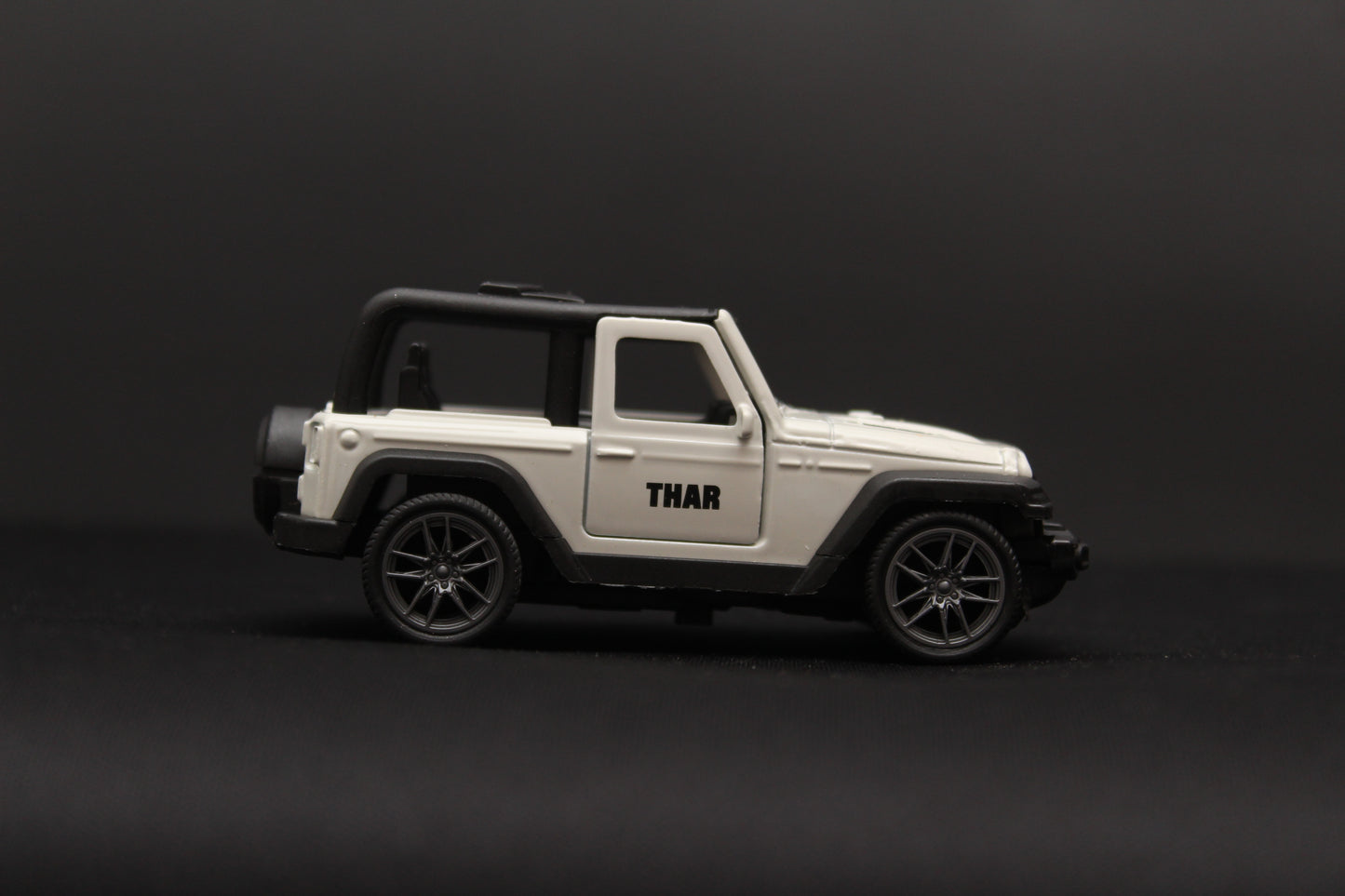 1:43 Thar Open top, Metal Body White