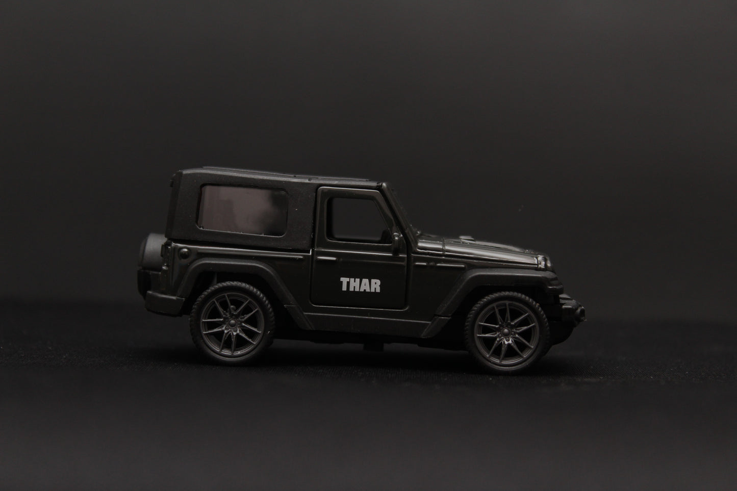 1:43 Thar Hard Top , Metal Body grey