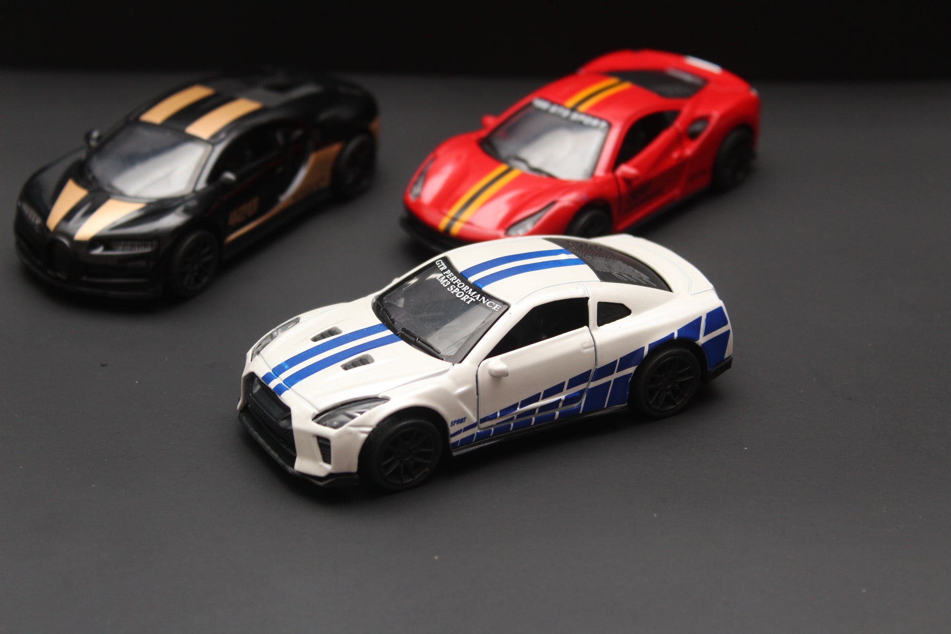 1:43 Bugatti , GTR , Ferrari Diecast Combo -  Kunju Vandi  