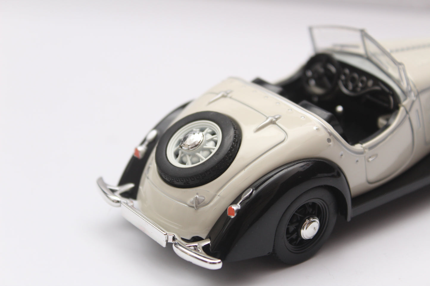 1:32 Audi Vintage Metal DieCast Car