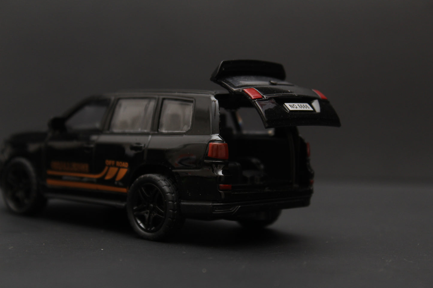 1:36 Land Cruiser diecast Black