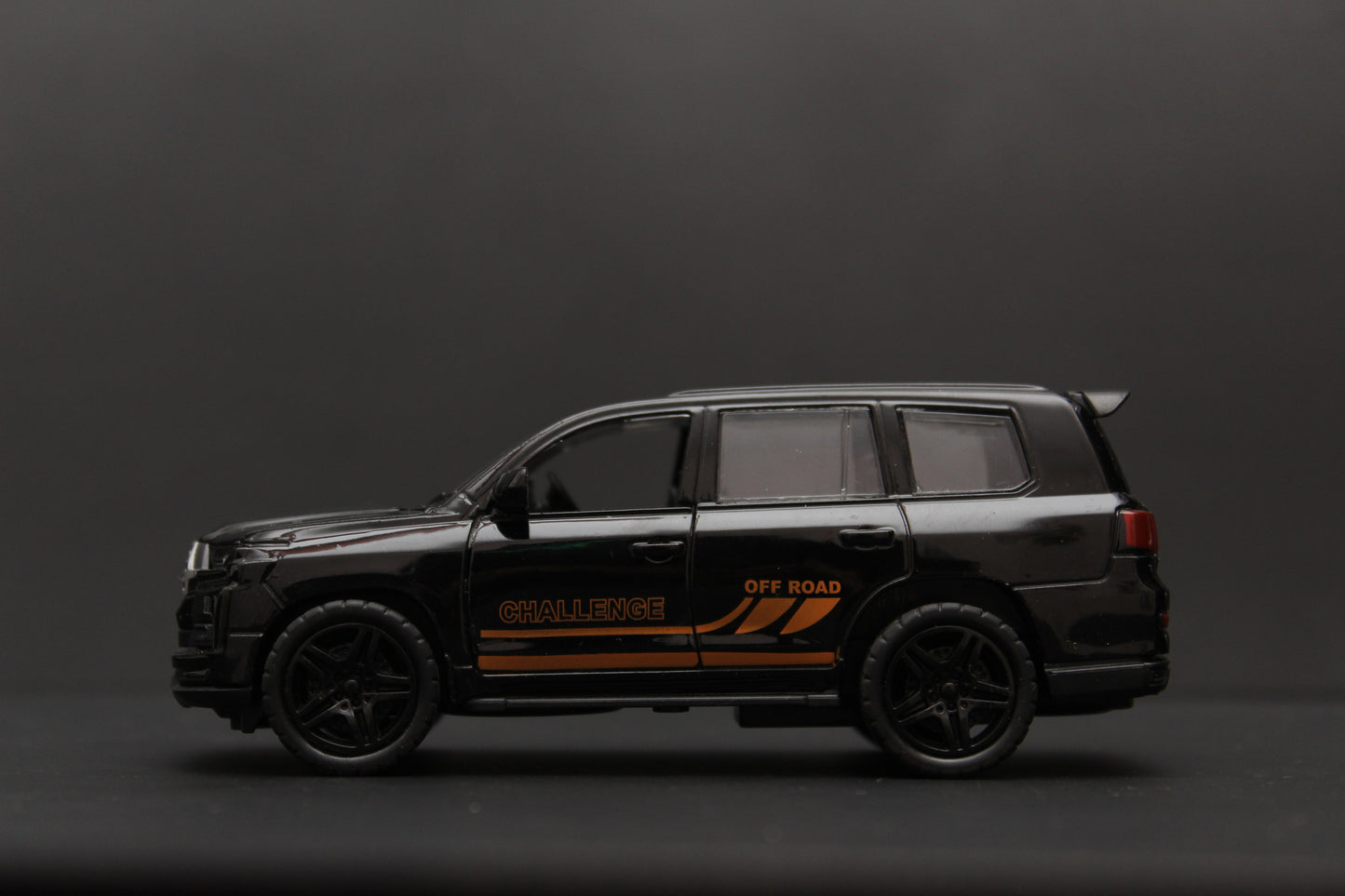 1:36 Land Cruiser , Bentley Bentayga Diecast Combo