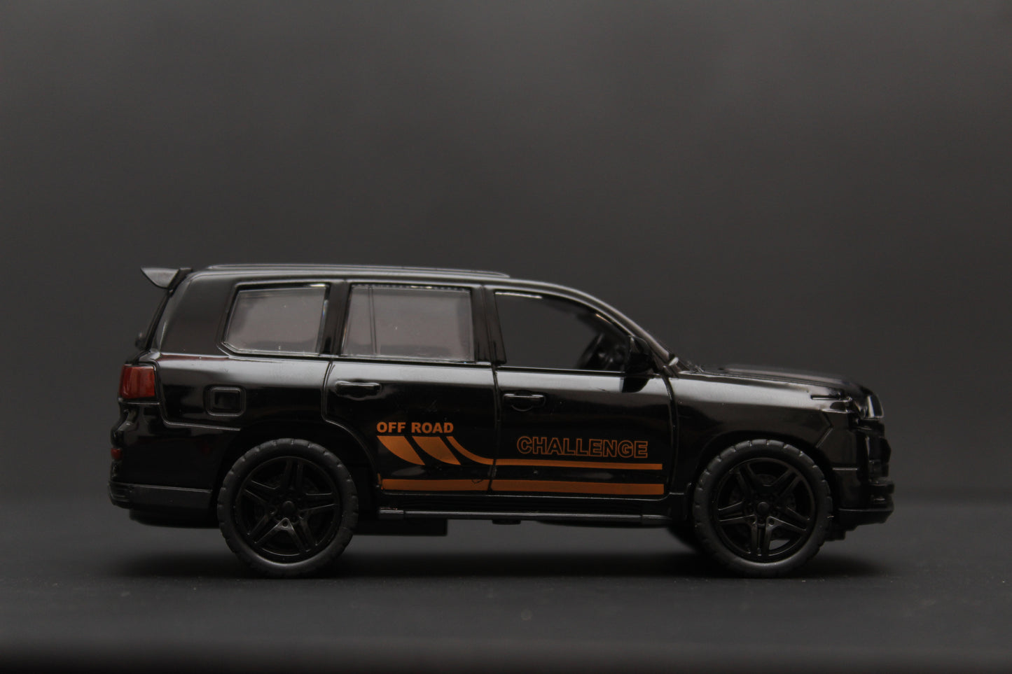 1:36 Land Cruiser , Bentley Bentayga Diecast Combo