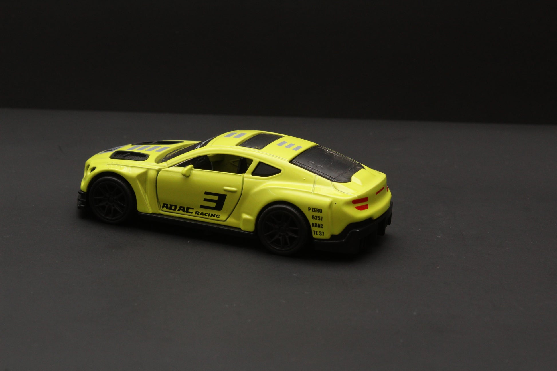 1:43 Bentley Diecast Green -  Kunju Vandi  