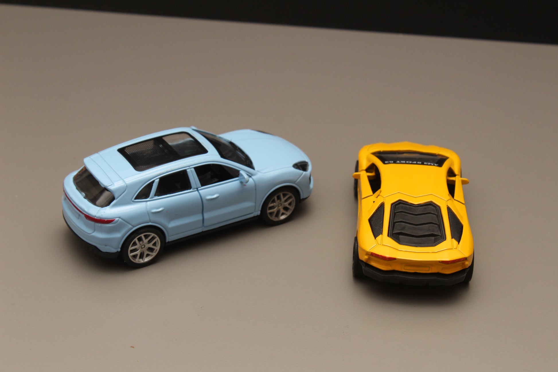 1:43 Porsche, Lambo Diecast Combo -  Kunju Vandi  