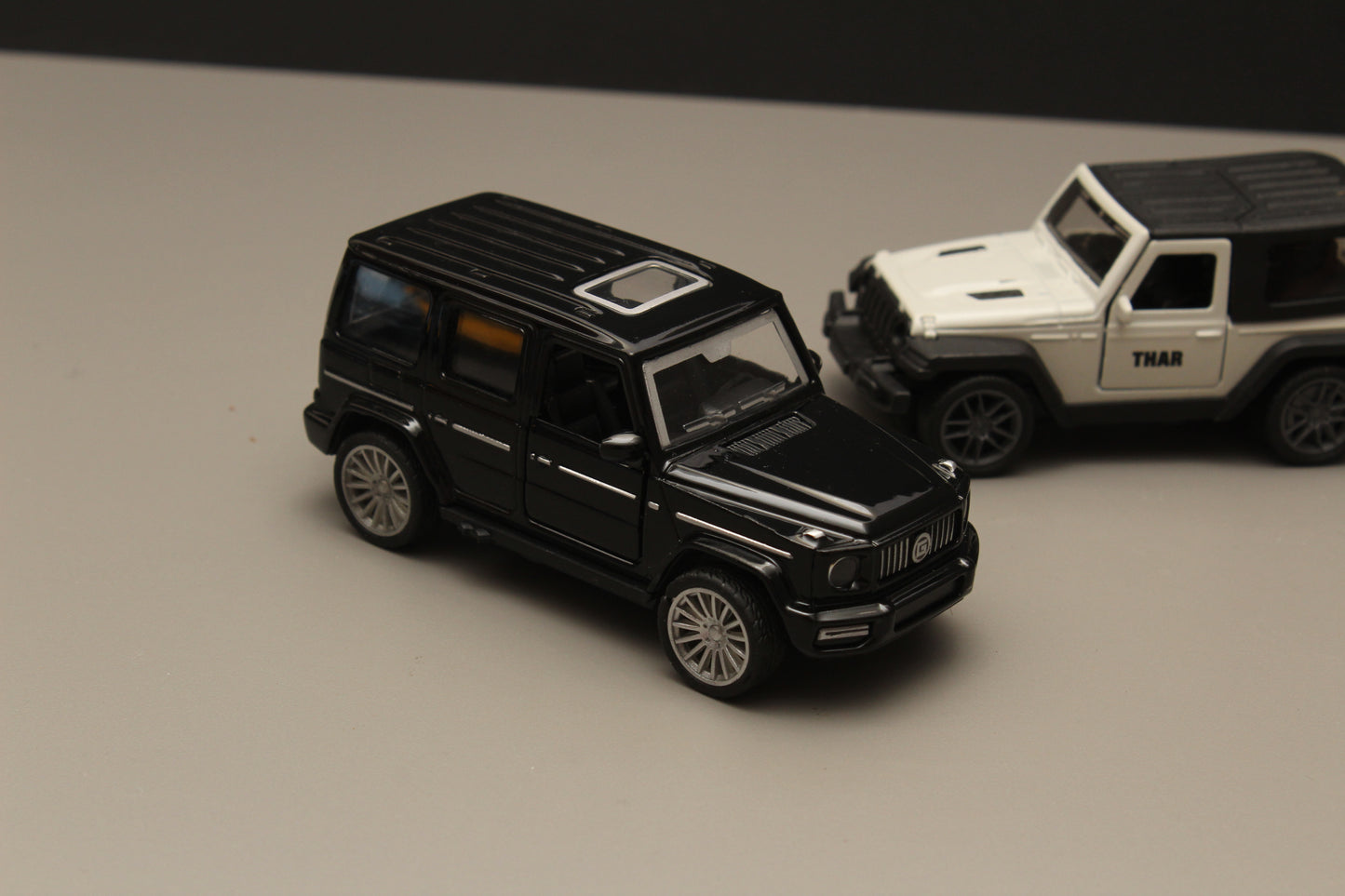 1:43 Thar, Gwagon Diecast combo