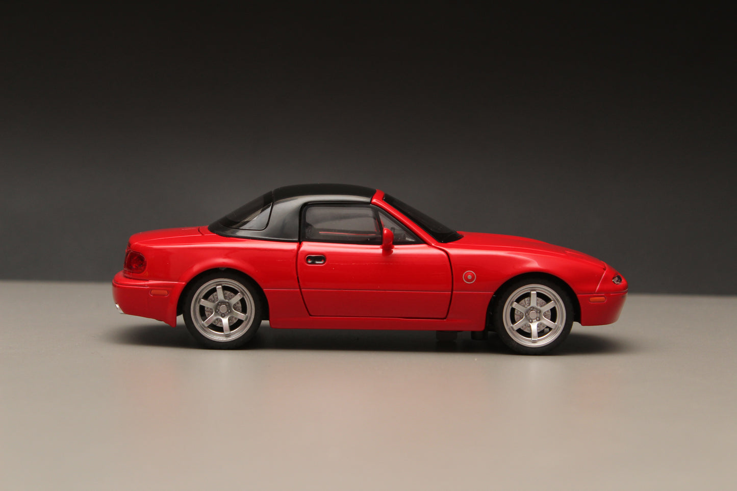 1:32 Mazda MX-5 Miata Red