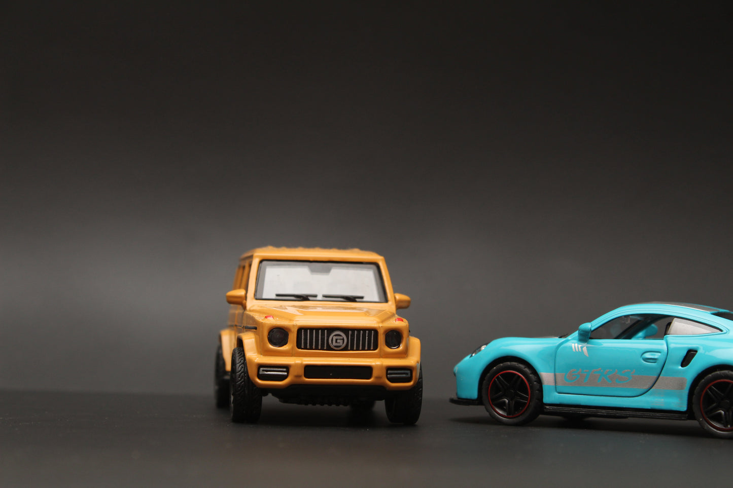 1:43 Gwagon, Porsche Diecast Combo