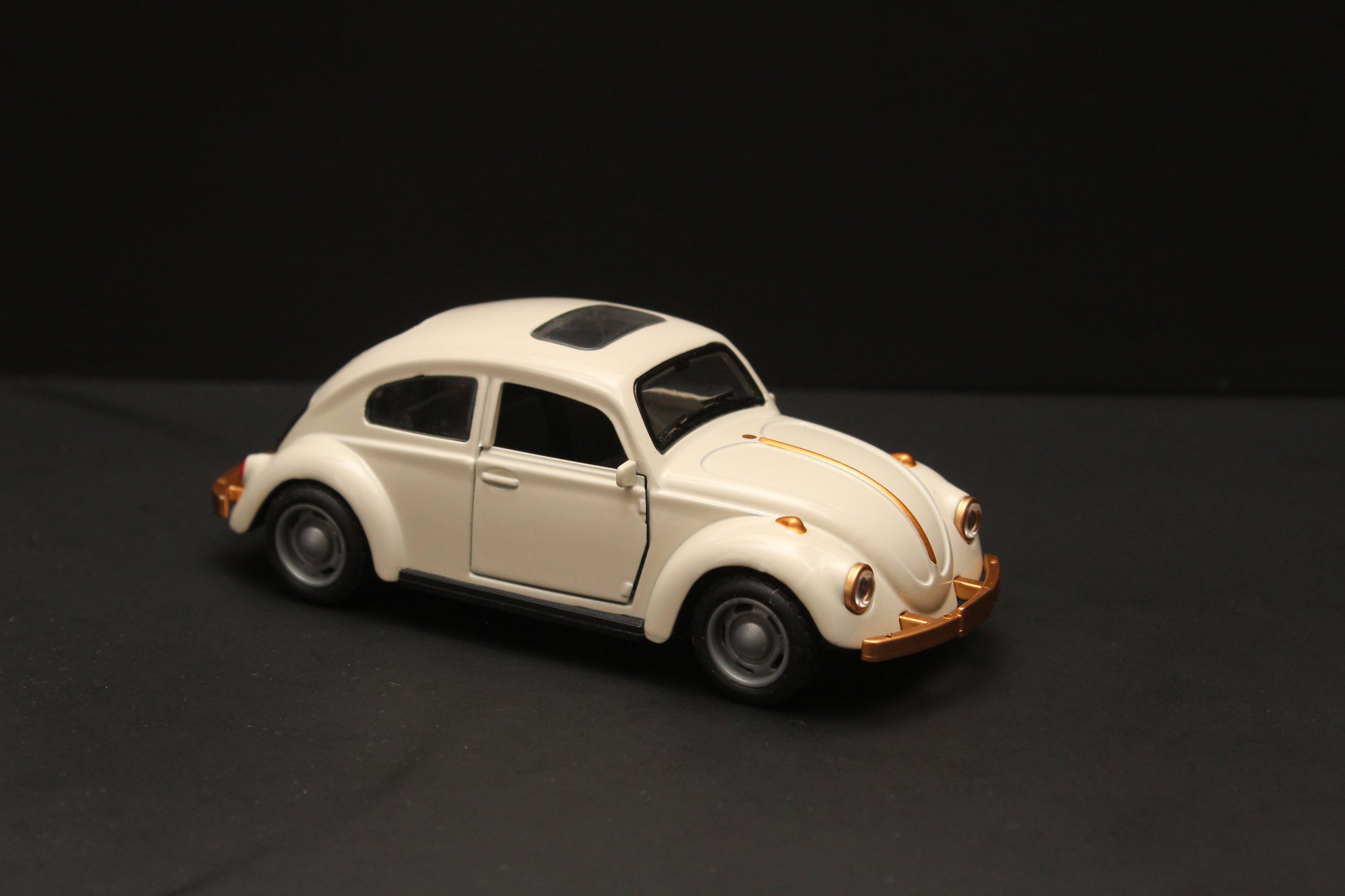 1:36 Beetle Metal Body White Diecast -  Kunju Vandi  