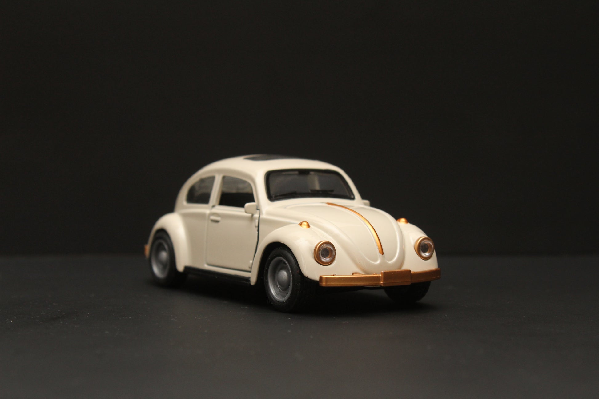 1:36 Beetle Metal Body White Diecast -  Kunju Vandi  