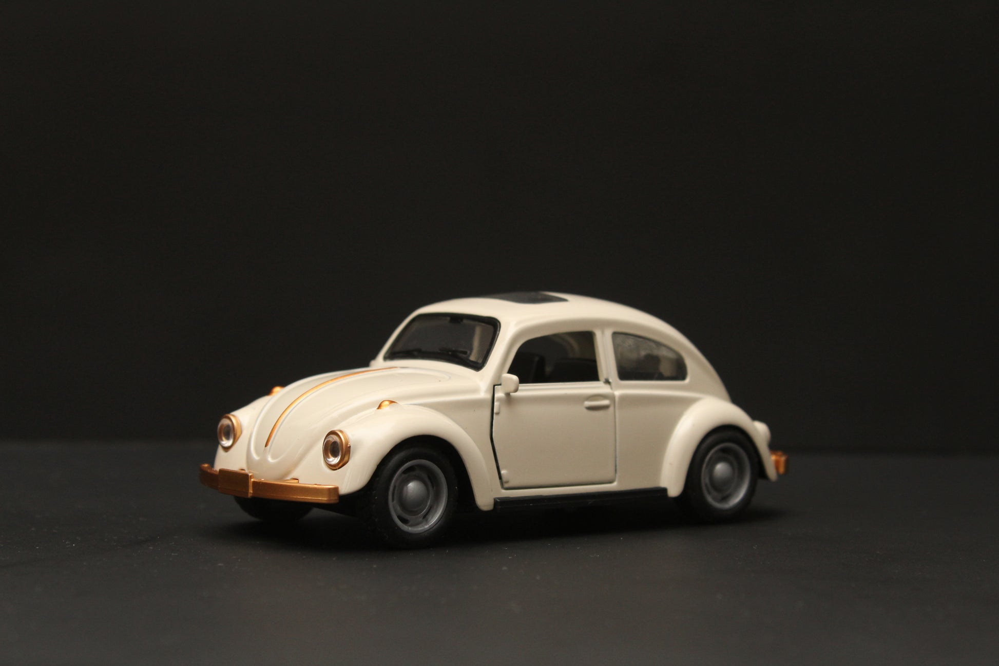 1:36 Beetle Metal Body White Diecast -  Kunju Vandi  