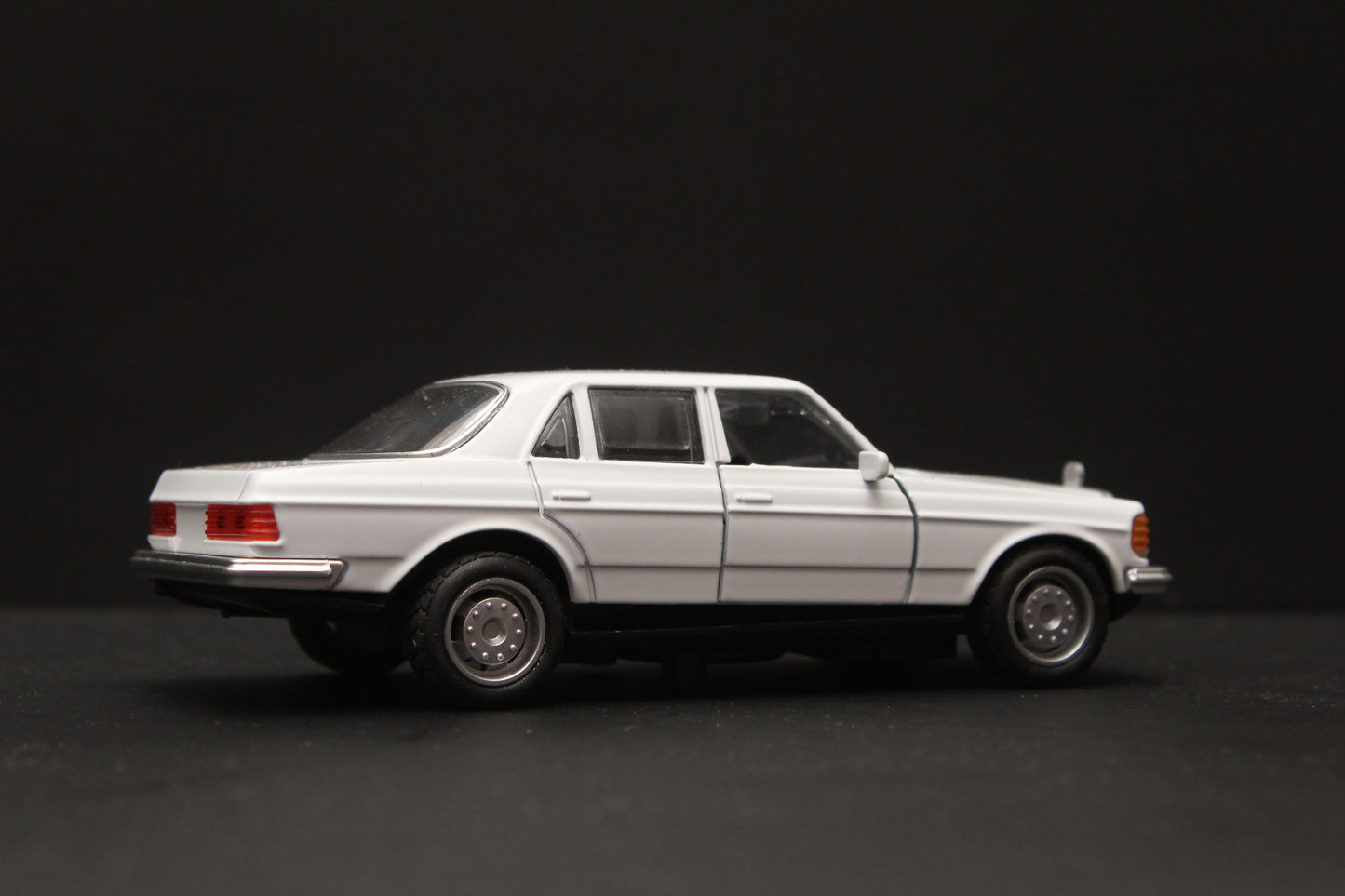 1:36 Mercedes Benz  W123 Metal Diecast Car (White) -  Kunju Vandi  