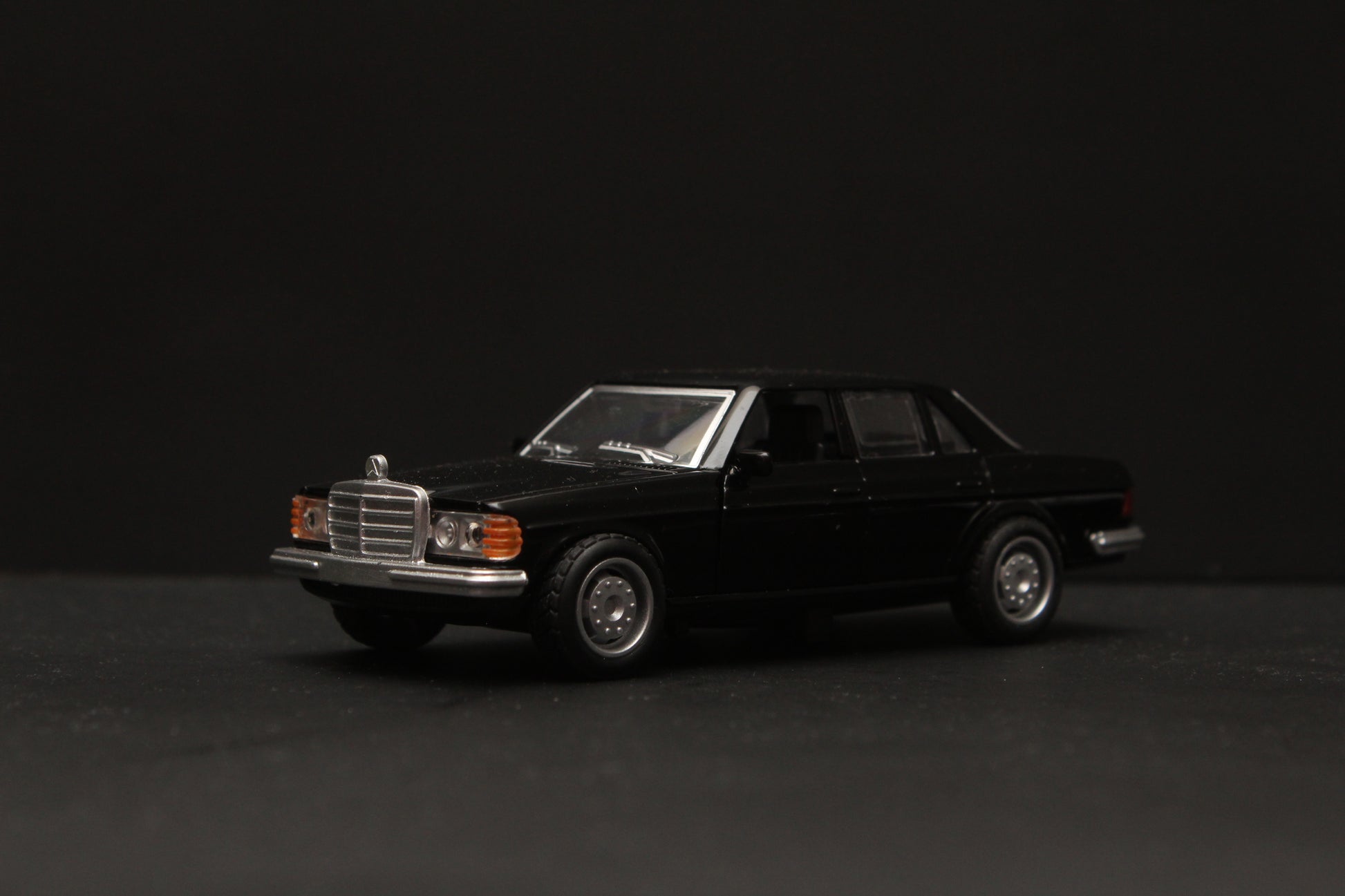 1:36 Mercedes Benz  W123 Metal Diecast Car (Black) -  Kunju Vandi  