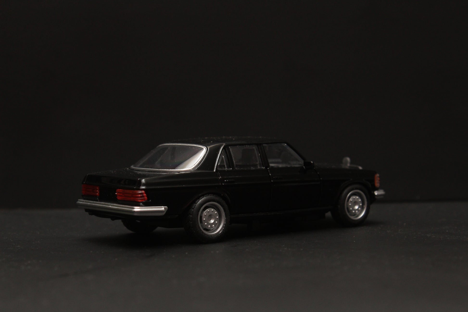 1:36 Mercedes Benz  W123 Metal Diecast Car (Black) -  Kunju Vandi  