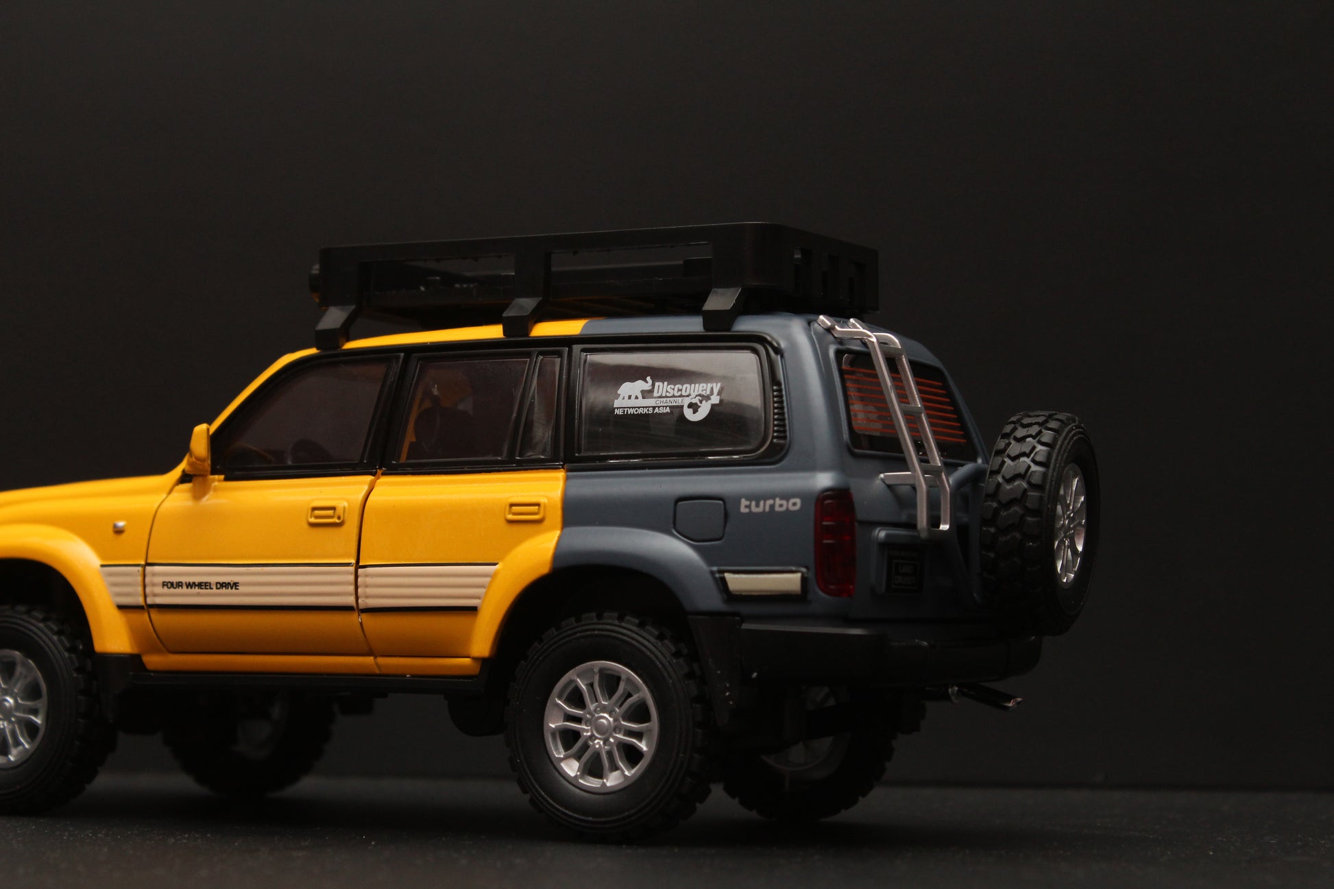 1:24 Toyota Land Cruiser LC80 Metal Diecast Car -  Kunju Vandi  