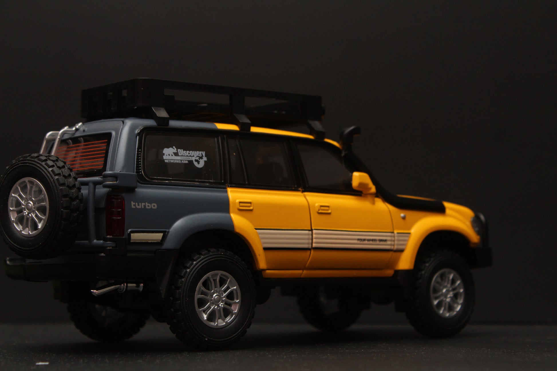 1:24 Toyota Land Cruiser LC80 Metal Diecast Car -  Kunju Vandi  