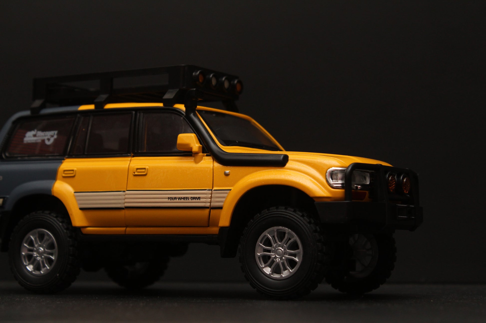 1:24 Toyota Land Cruiser LC80 Metal Diecast Car -  Kunju Vandi  