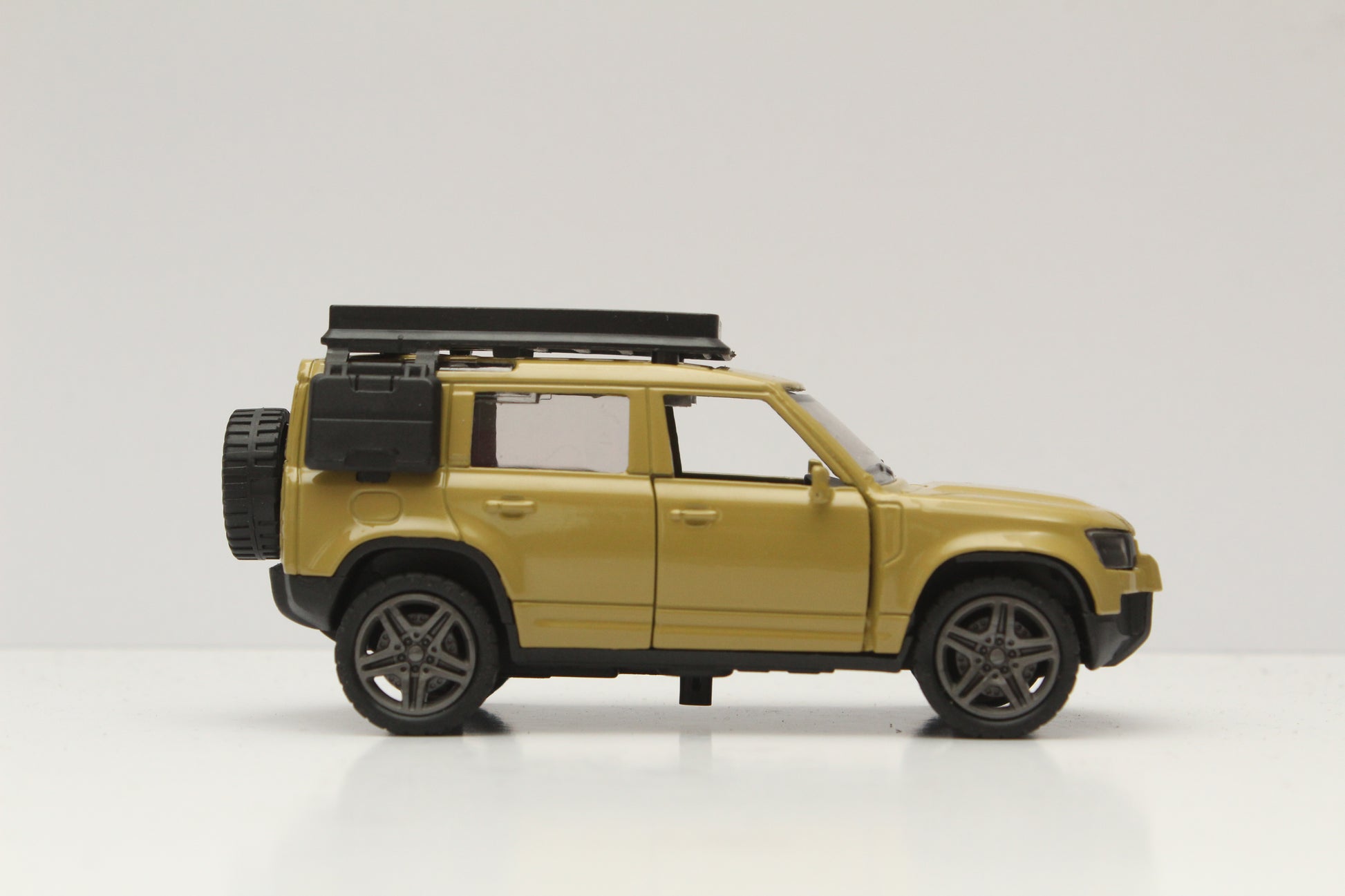 1:36 Defender Diecast -  Kunju Vandi  