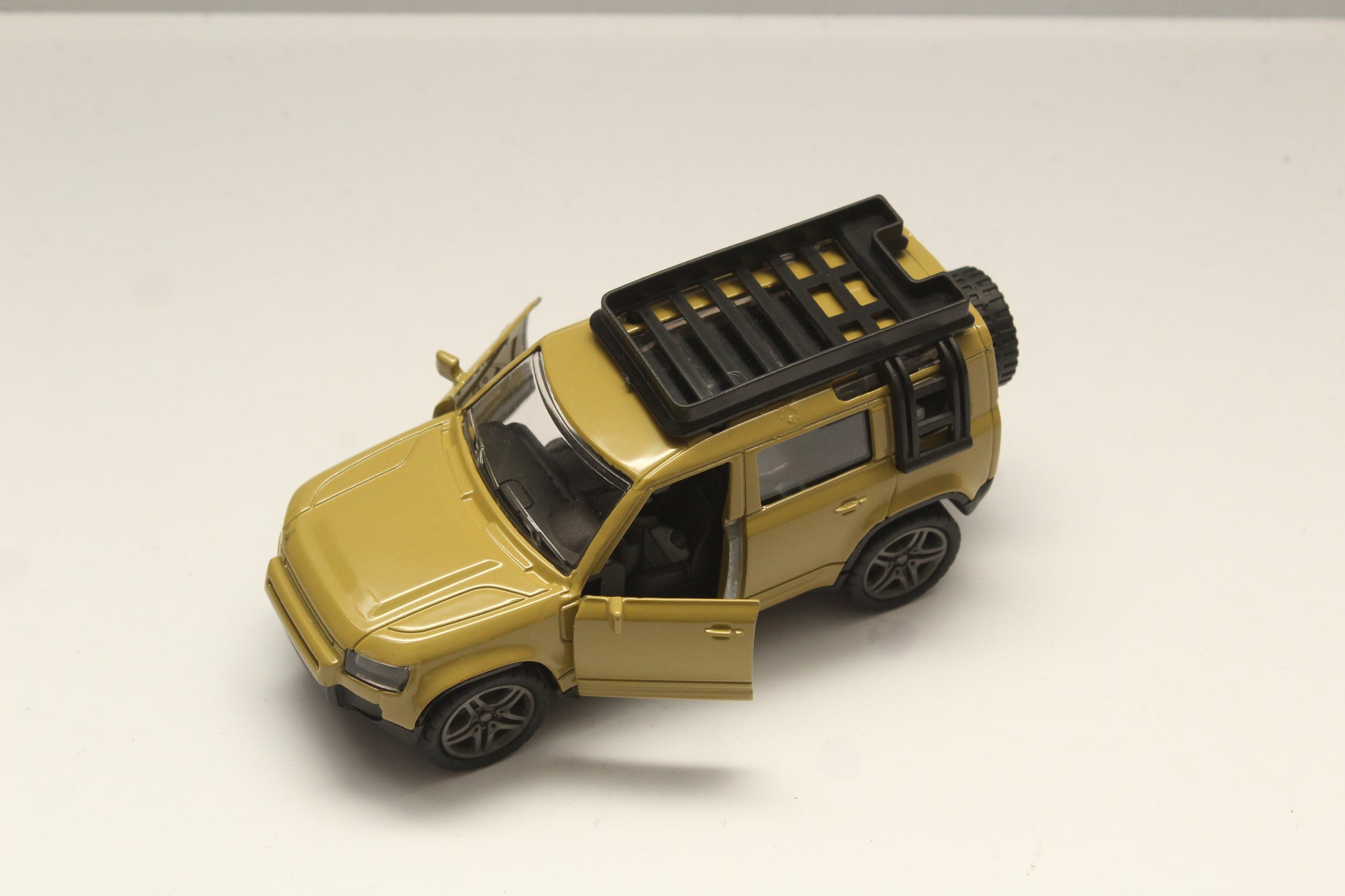 1:36 Defender Diecast -  Kunju Vandi  