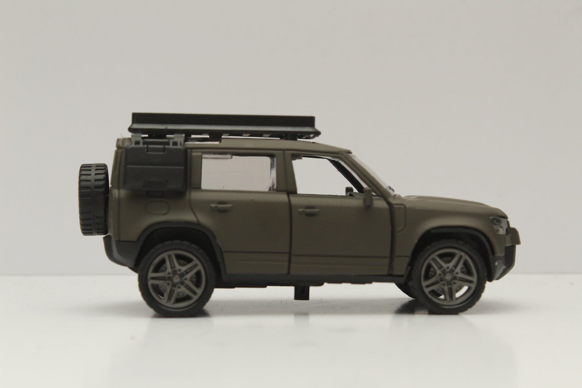 1:36 Defender Diecast -  Kunju Vandi  