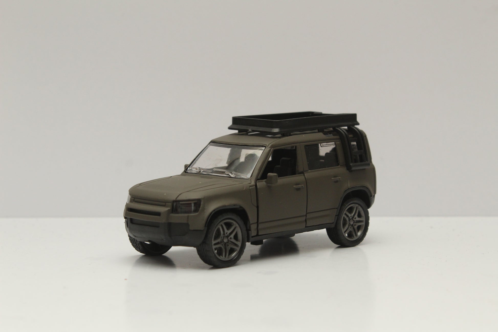 1:36 Defender Diecast -  Kunju Vandi  