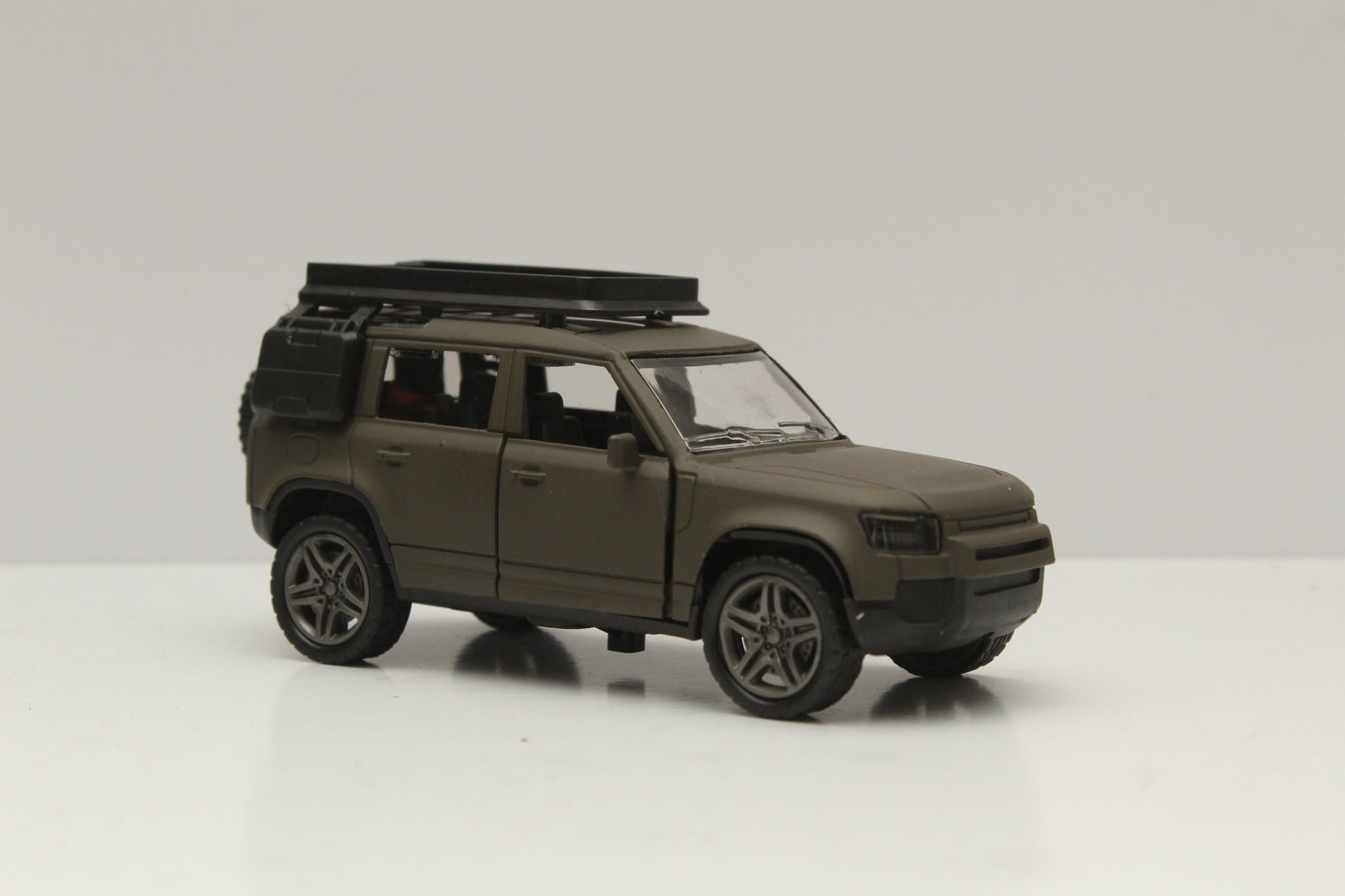 1:36 Defender Diecast -  Kunju Vandi  