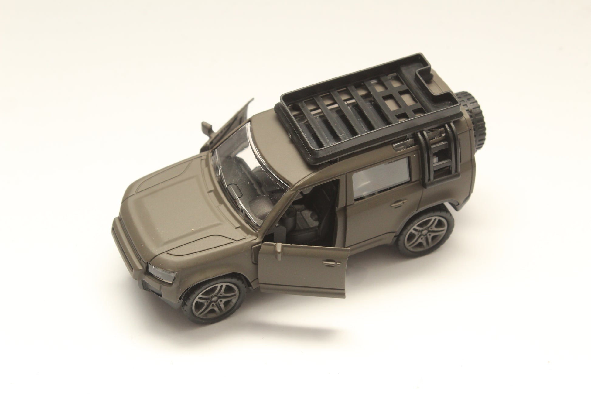 1:36 Defender Diecast -  Kunju Vandi  