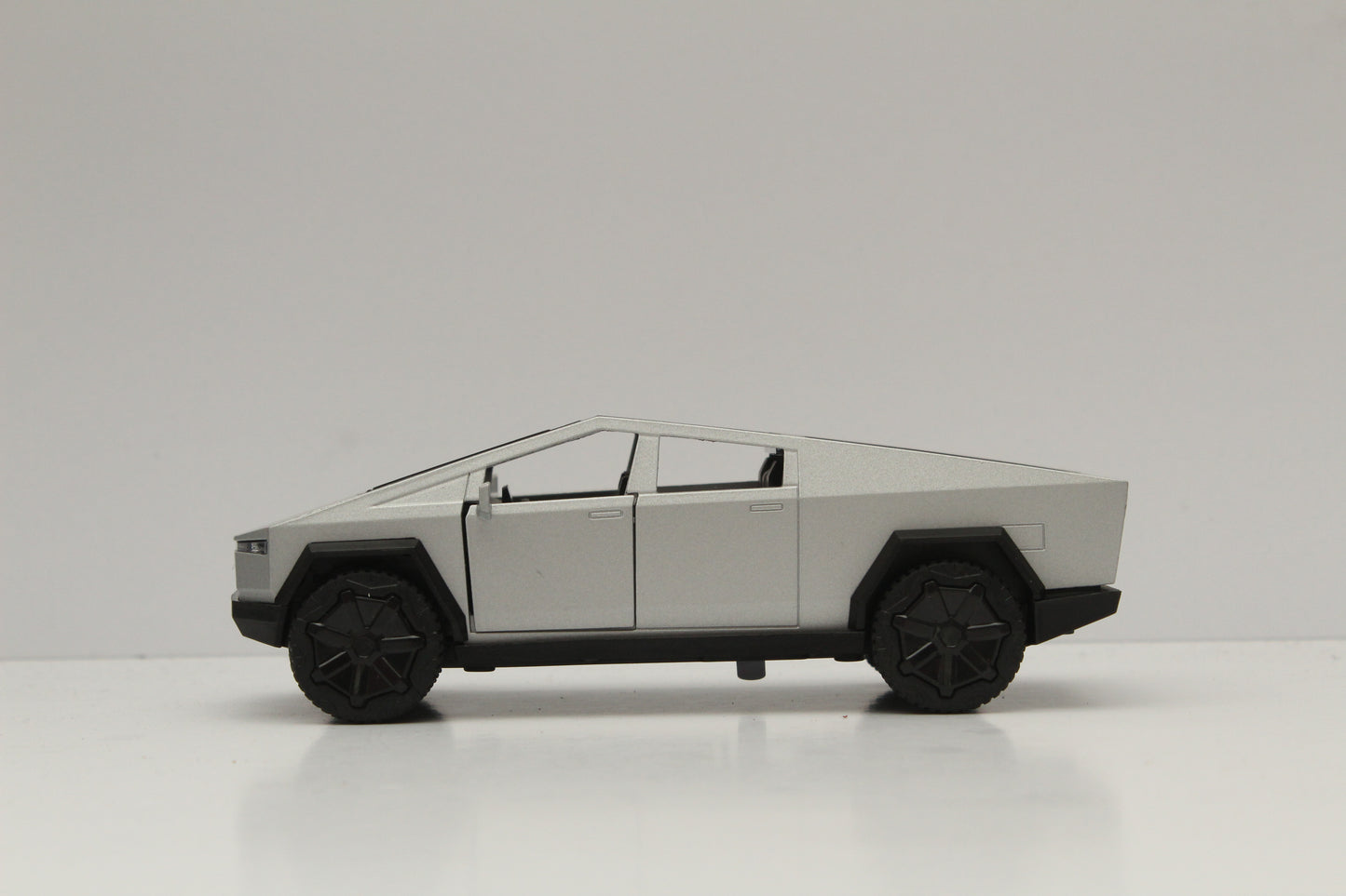 1:32 Cyber Truck Diecast Car Silver