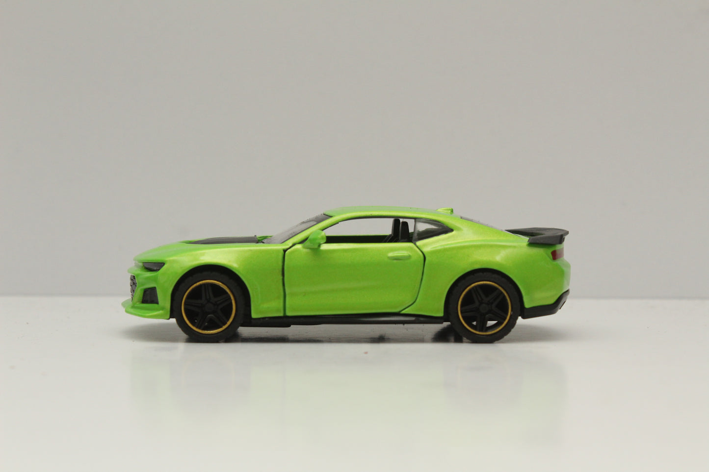 1:43 Camaro Diecast Green