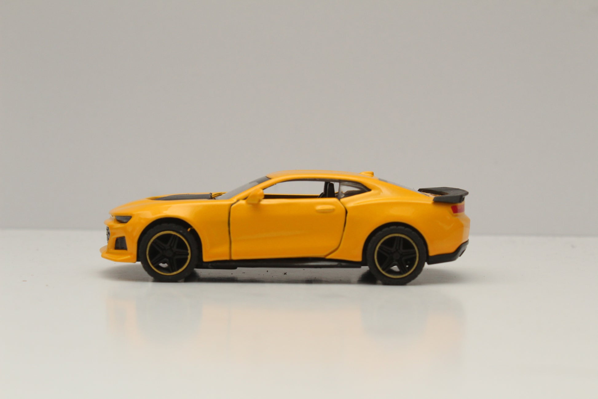 1:43 Camaro Diecast yellow -  Kunju Vandi  