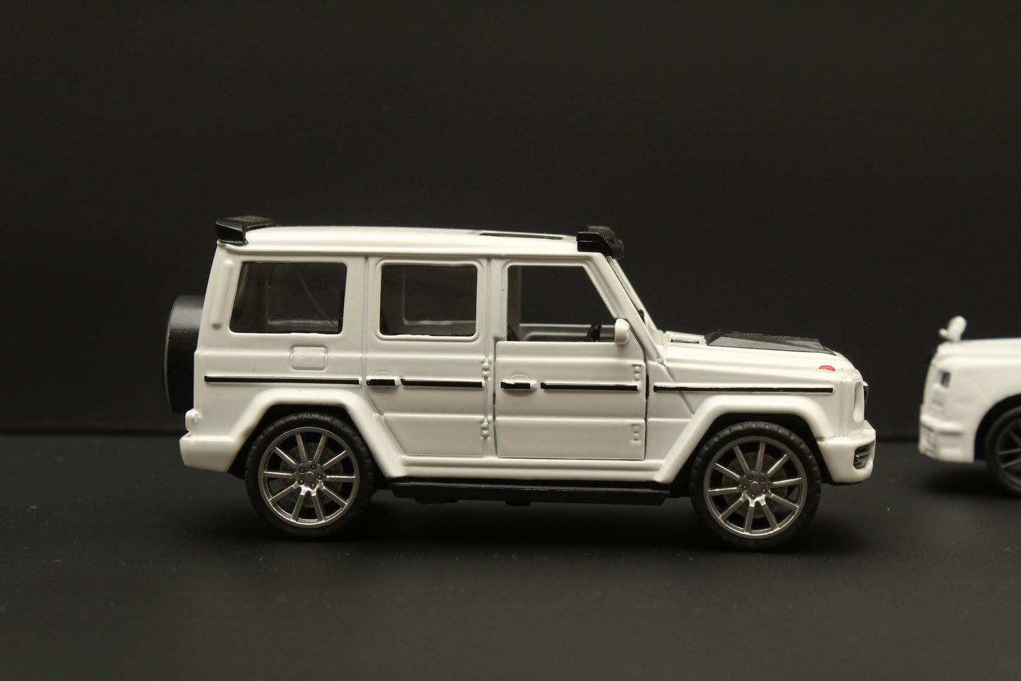 1:36 Rolls Royce Cullinan, Gwagon Diecast Combo