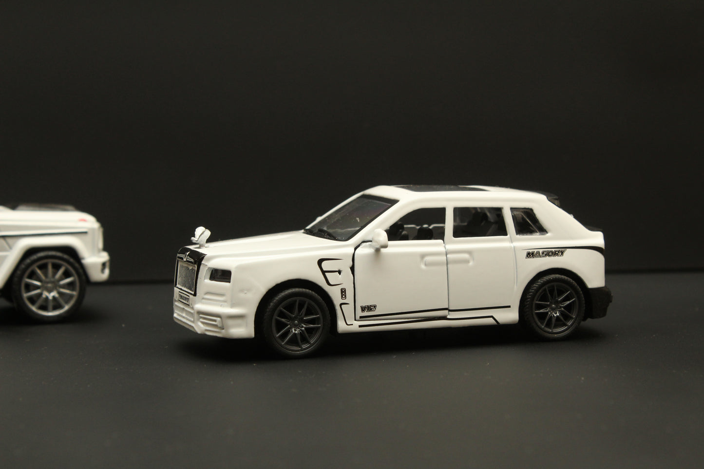 1:36 Rolls Royce Cullinan, Gwagon Diecast Combo