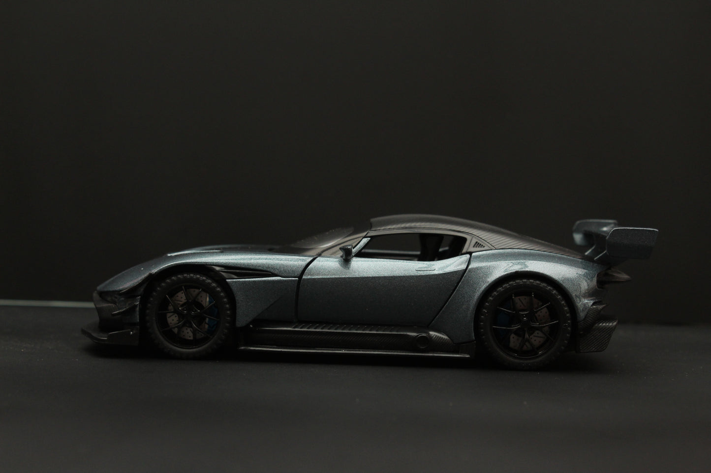 1:32 Aston Martin Vulcan Grey