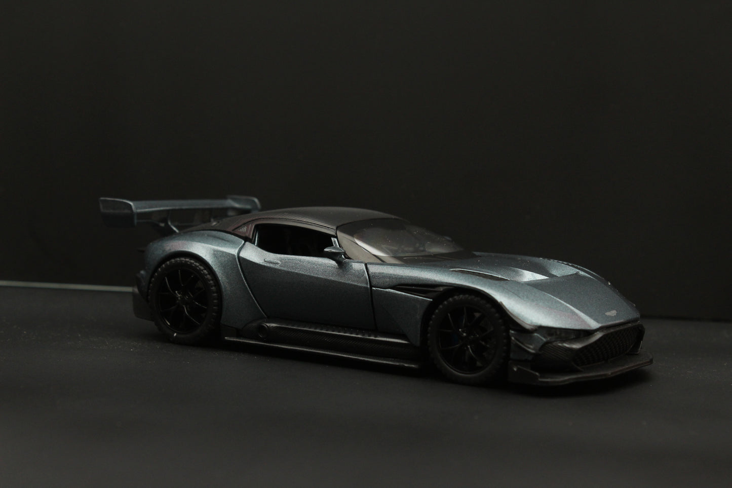 1:32 Aston Martin Vulcan Grey