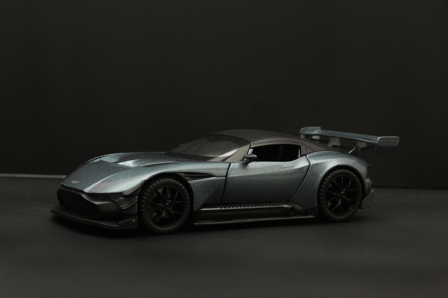 1:32 Aston Martin Vulcan Grey